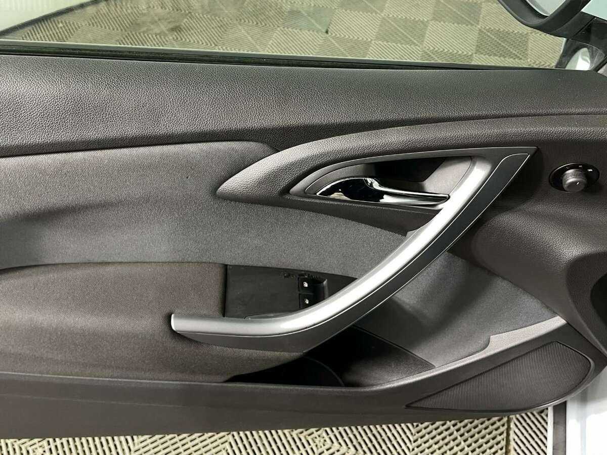 Opel Astra GTC, 2013 Фото №8