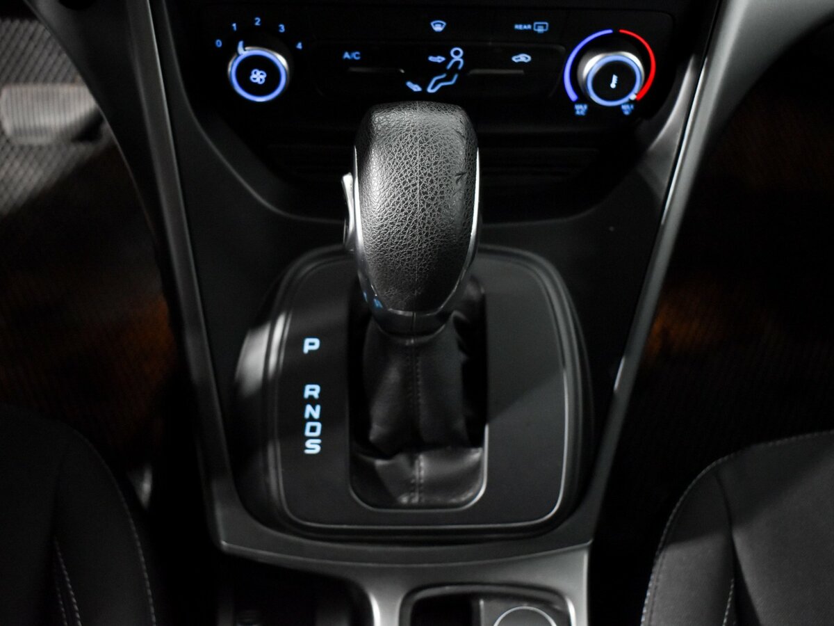 Ford Kuga II Рестайлинг, 2019 Фото №8