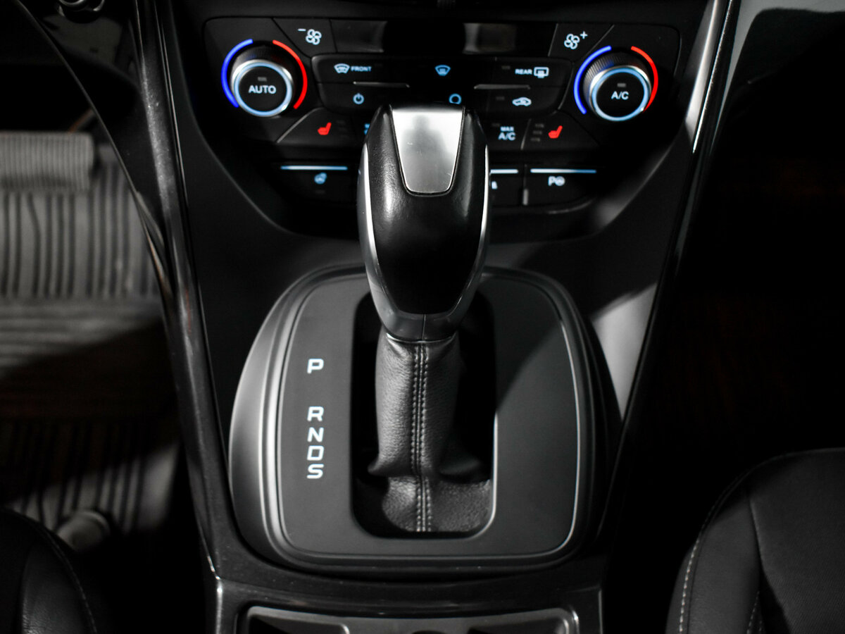 Ford Kuga II Рестайлинг, 2017 Фото №9